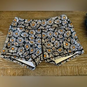 Born Primitive Daisy Shorts size M